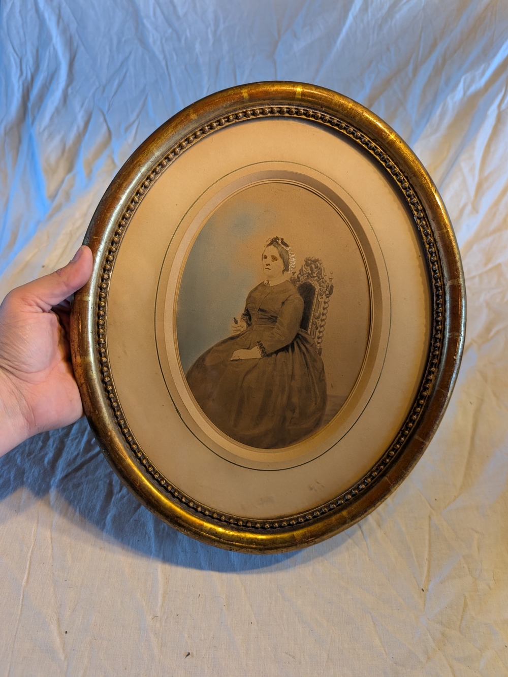 2/70$ Vintage Gold Oval Picture Frame with Beige Mat